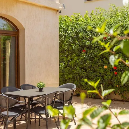 Sunnyvillas: 4br Seafront Villa*private Pool*bw44 Villa Protaras